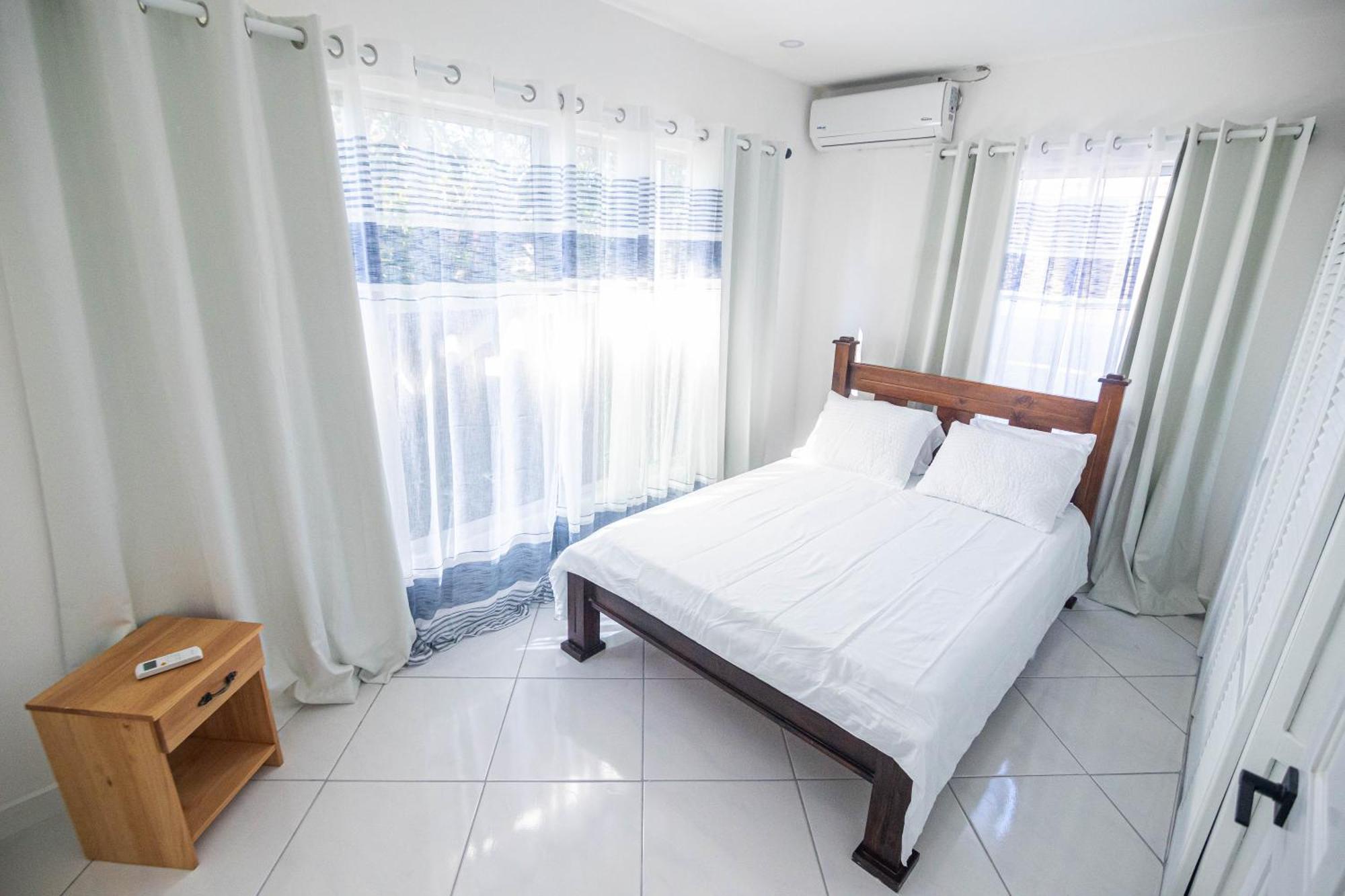 Apartamentos Cristal Quepos Exterior foto