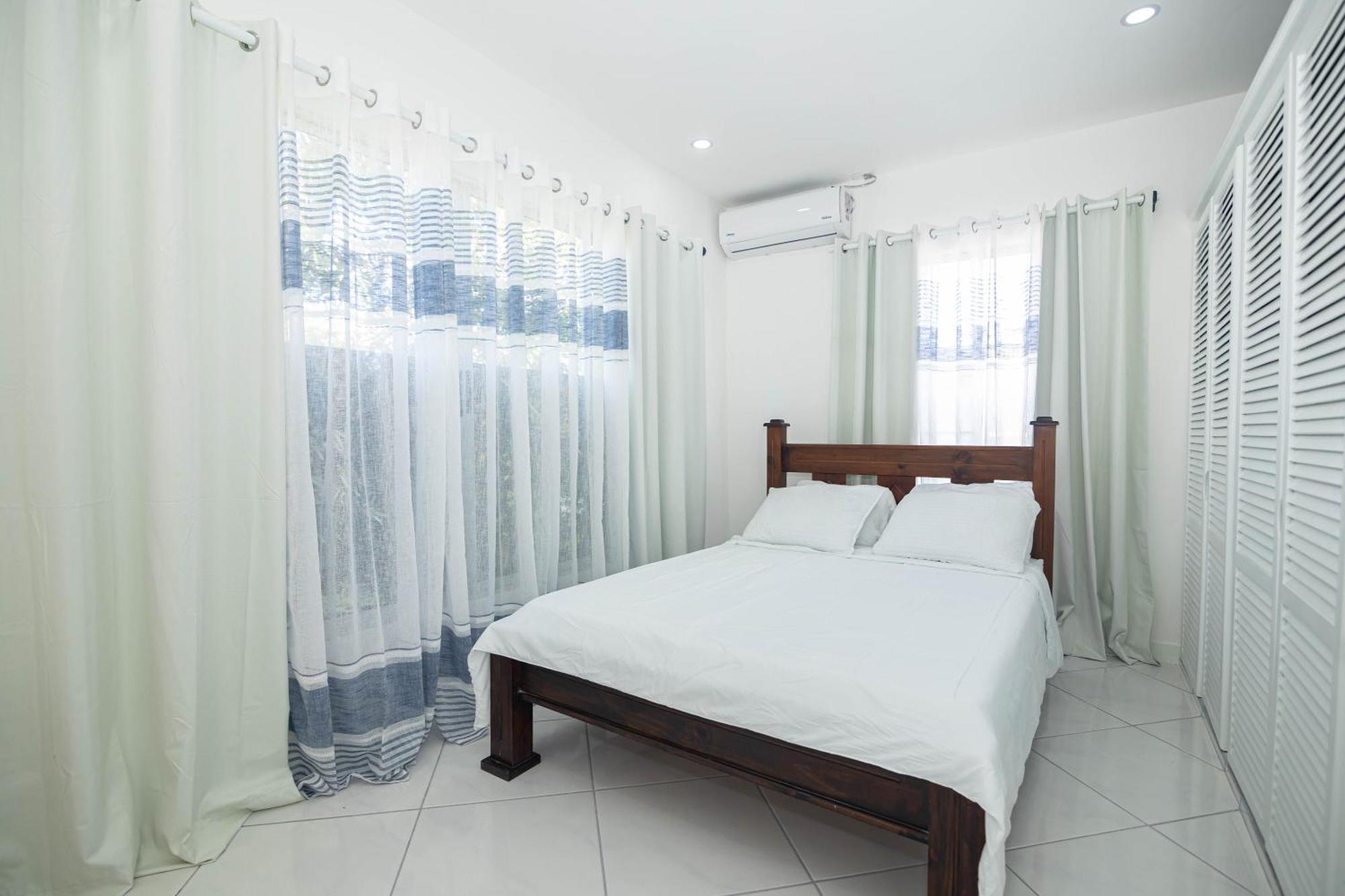 Apartamentos Cristal Quepos Exterior foto
